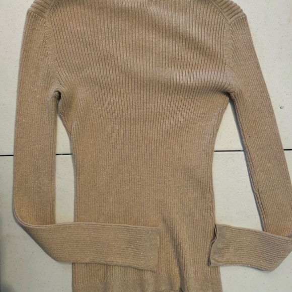 Calvin Klein Beige with Gold Flecks Fitted V-Neck Sweater Size Snall - Picture 4 of 4